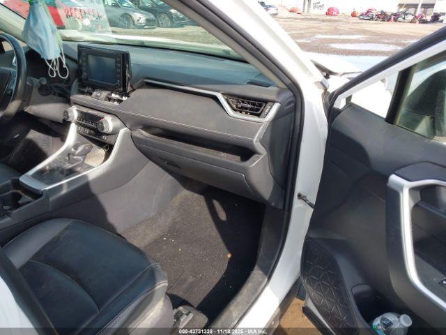 Toyota RAV4 Xle Premium Image 13