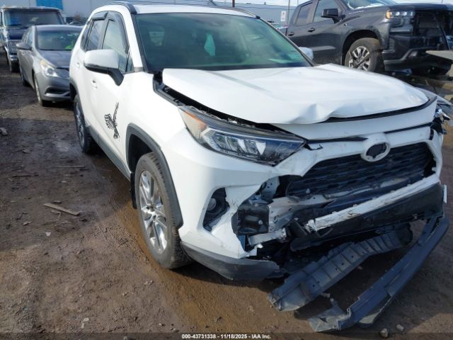 Toyota RAV4 Xle Premium Image 8