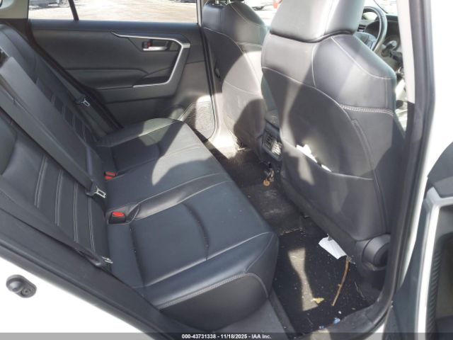 Toyota RAV4 Xle Premium Image 9