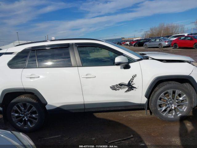 Toyota RAV4 Xle Premium Image 12