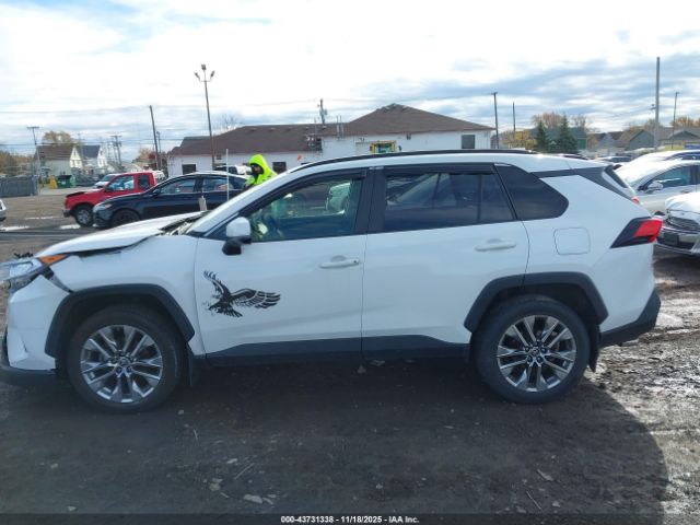 Toyota RAV4 Xle Premium Image 16