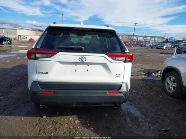 Toyota RAV4 Xle Premium Image 15