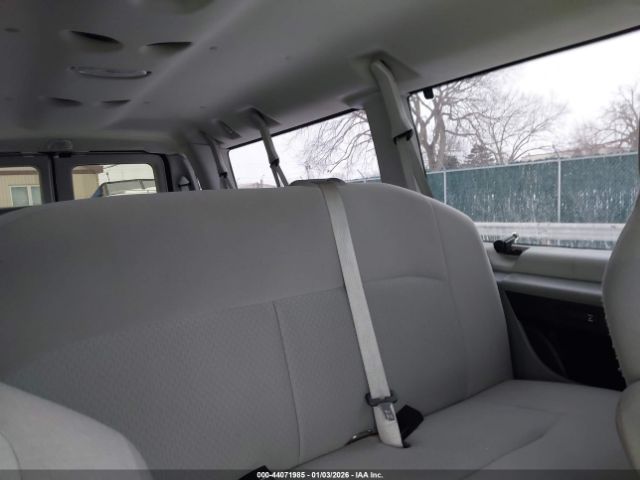 Ford E-350 Xlt Image 12