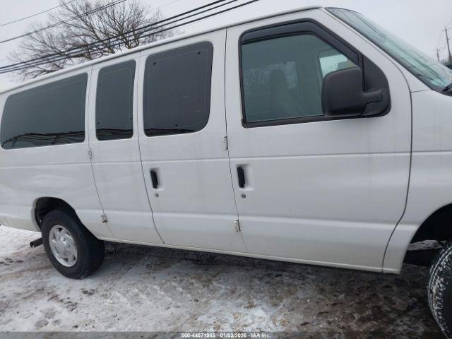 Ford E-350 Xlt Image 13
