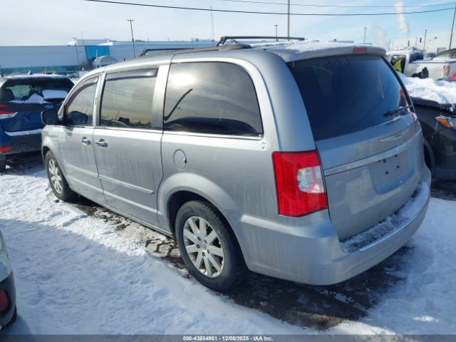 Chrysler Town & Country Touring Image 7