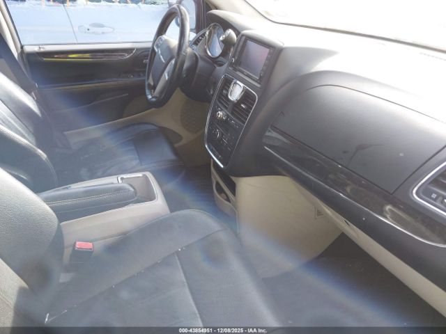 Chrysler Town & Country Touring Image 5