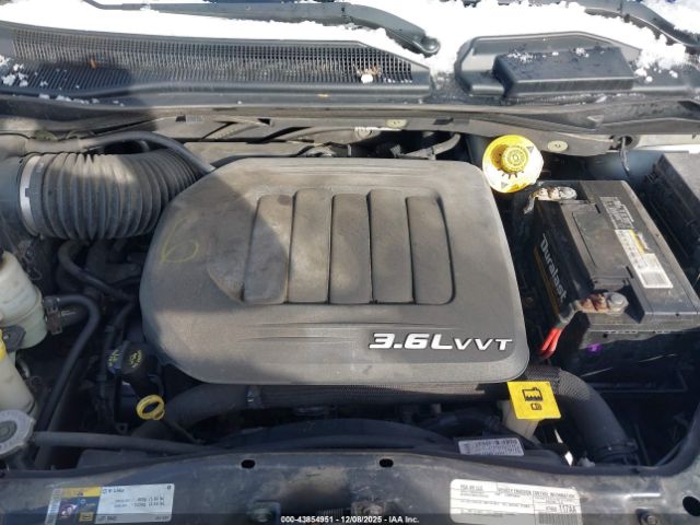 Chrysler Town & Country Touring Image 12