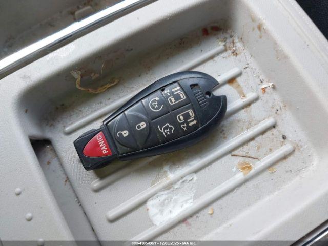 Chrysler Town & Country Touring Image 3