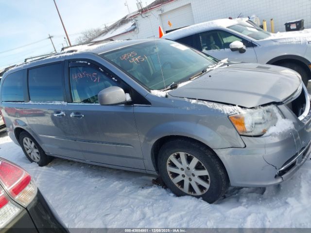 Chrysler Town & Country Touring Image 10