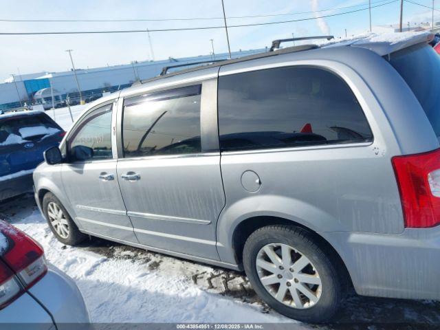Chrysler Town & Country Touring Image 2