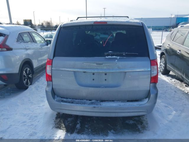 Chrysler Town & Country Touring Image 15