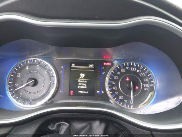 Chrysler 200 Limited Platinum Image 7