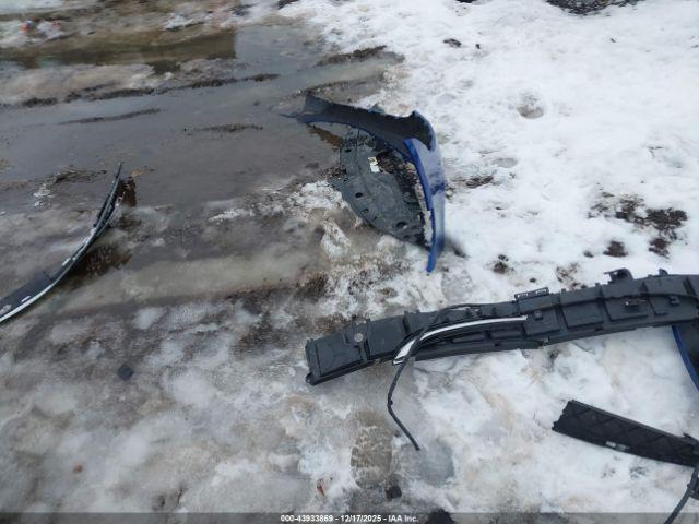 Chrysler 200 Limited Platinum Image 11