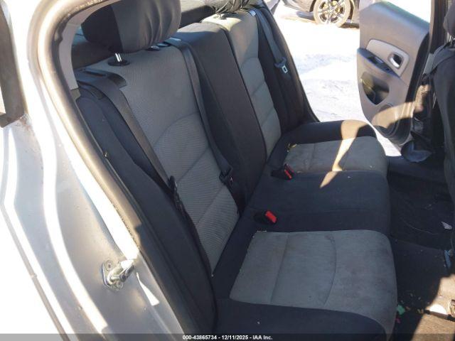 Chevrolet Cruze Ls Auto Image 4