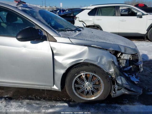 Chevrolet Cruze Ls Auto Image 3