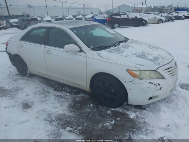 Toyota Camry Le Image 1