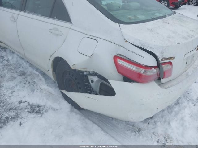 Toyota Camry Le Image 4