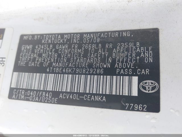 Toyota Camry Le Image 6