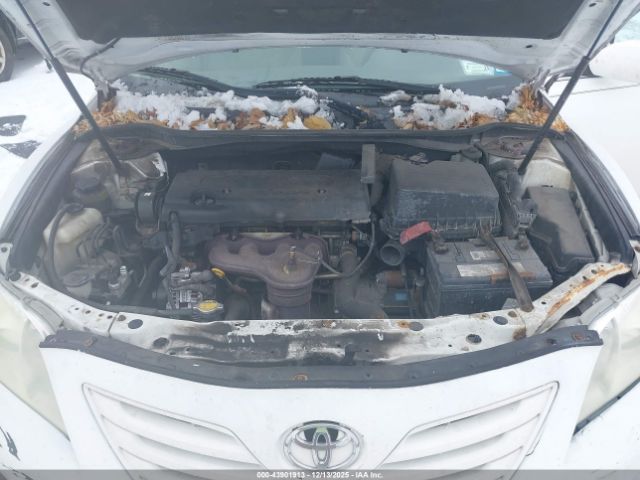 Toyota Camry Le Image 15