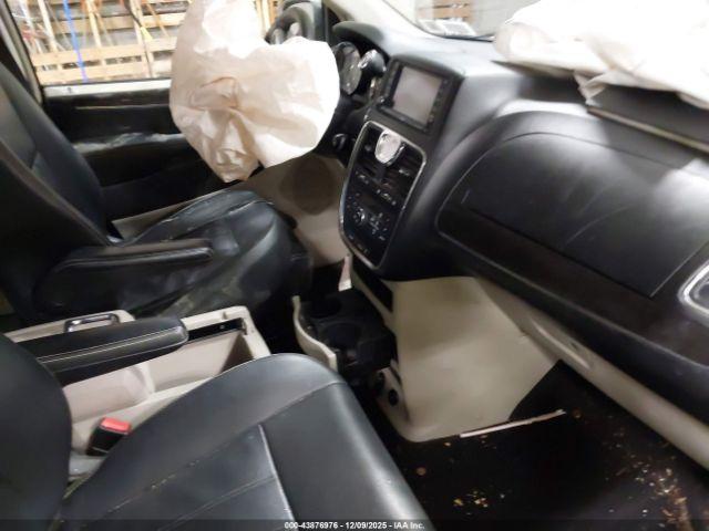 Chrysler Town & Country Touring Image 7