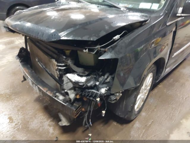 Chrysler Town & Country Touring Image 3