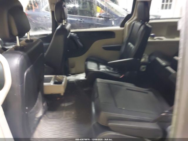 Chrysler Town & Country Touring Image 6