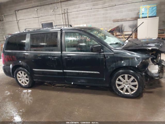 Chrysler Town & Country Touring Image 14