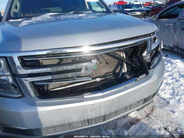 Chevrolet Suburban 1500 Ltz Image 13