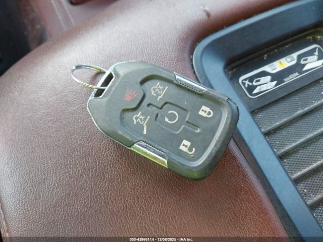 Chevrolet Suburban 1500 Ltz Image 6