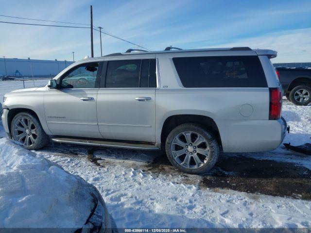 Chevrolet Suburban 1500 Ltz Image 8