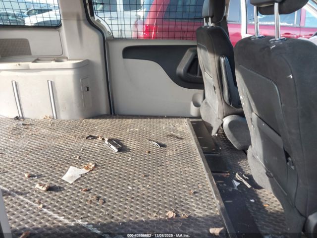 Dodge Grand Caravan Image 4