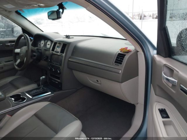 Chrysler 300 Touring Image 7