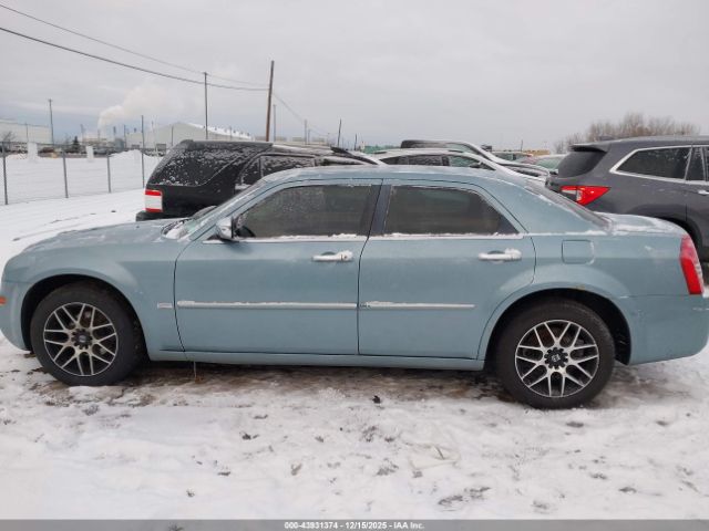 Chrysler 300 Touring Image 10