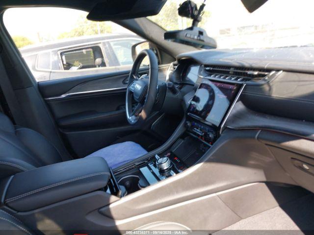 Jeep Grand Cherokee Overland 4x4 Image 5