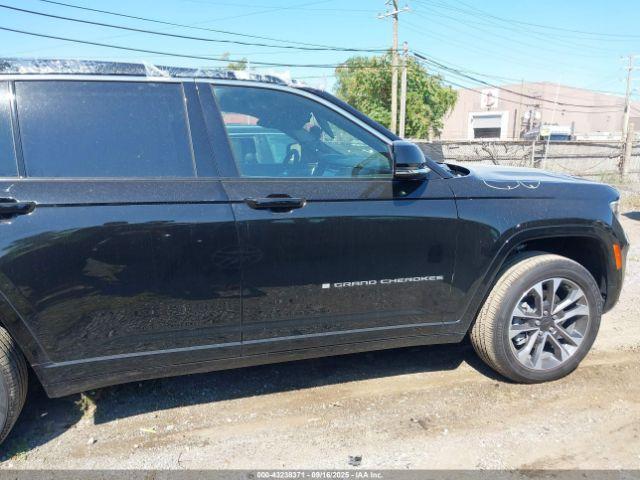 Jeep Grand Cherokee Overland 4x4 Image 14