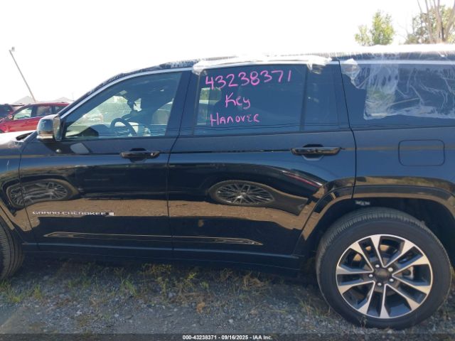 Jeep Grand Cherokee Overland 4x4 Image 2