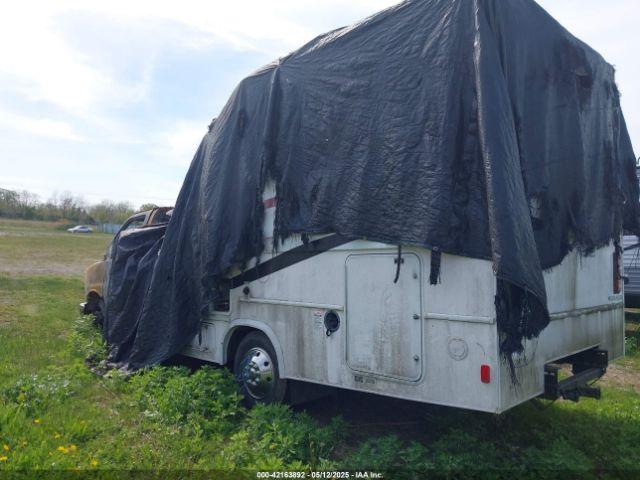 Chevrolet Express 4500 Series Image 3