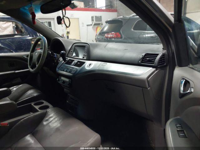 Honda Odyssey Touring Image 4