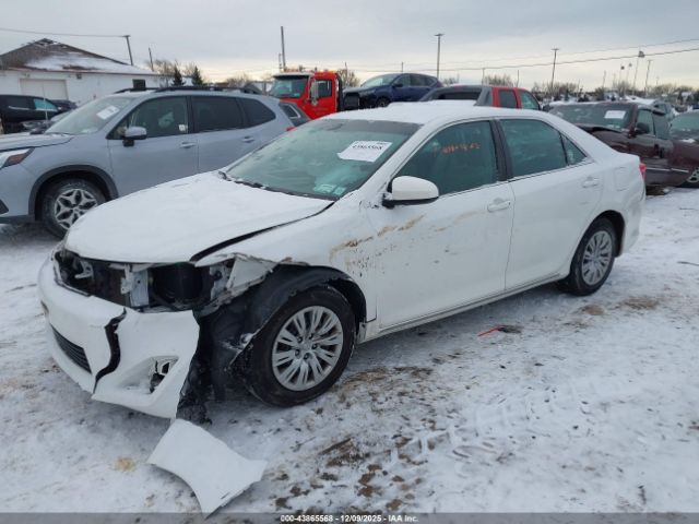 Toyota Camry Le Image 2