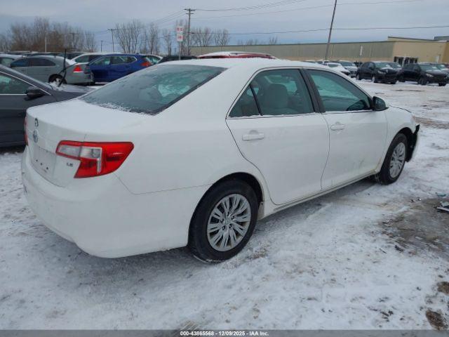 Toyota Camry Le Image 5