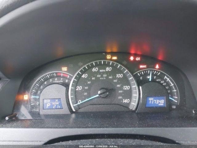 Toyota Camry Le Image 8