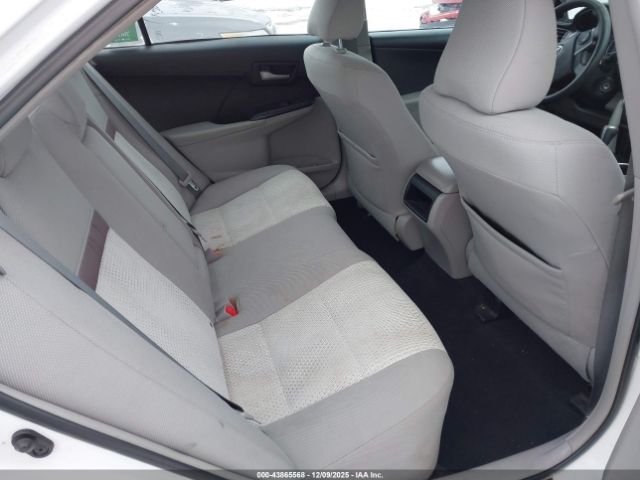 Toyota Camry Le Image 14