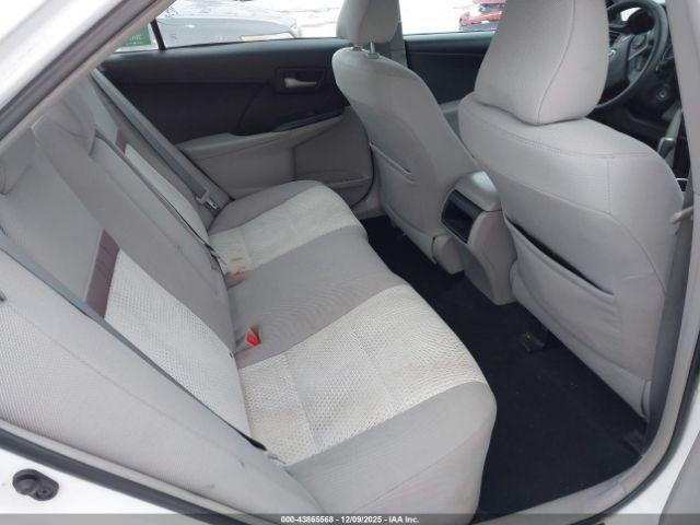 Toyota Camry Le Image 14