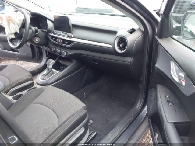 Kia Forte Lxs Image 9