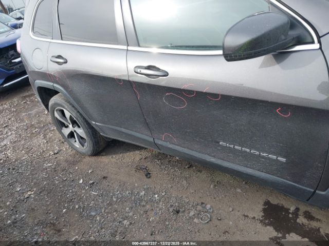 Jeep Cherokee Limited 4x4 Image 6