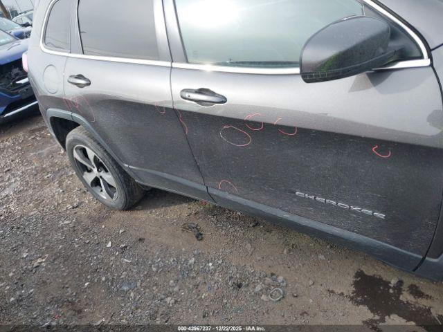 Jeep Cherokee Limited 4x4 Image 6